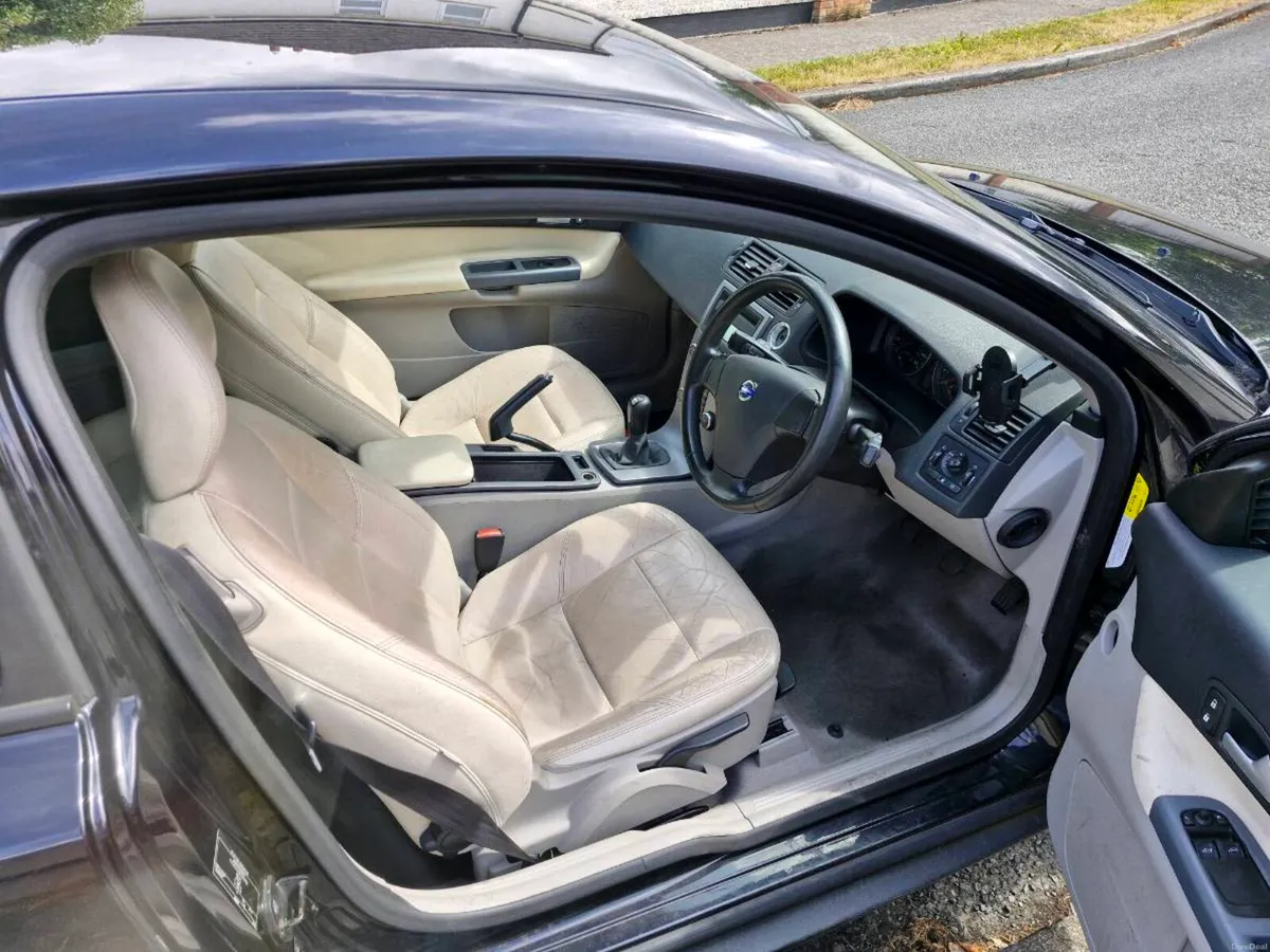 Volvo C30 with tax and nct - Image 5