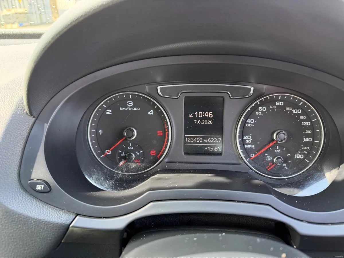 Audi Q3 2015 - Image 2