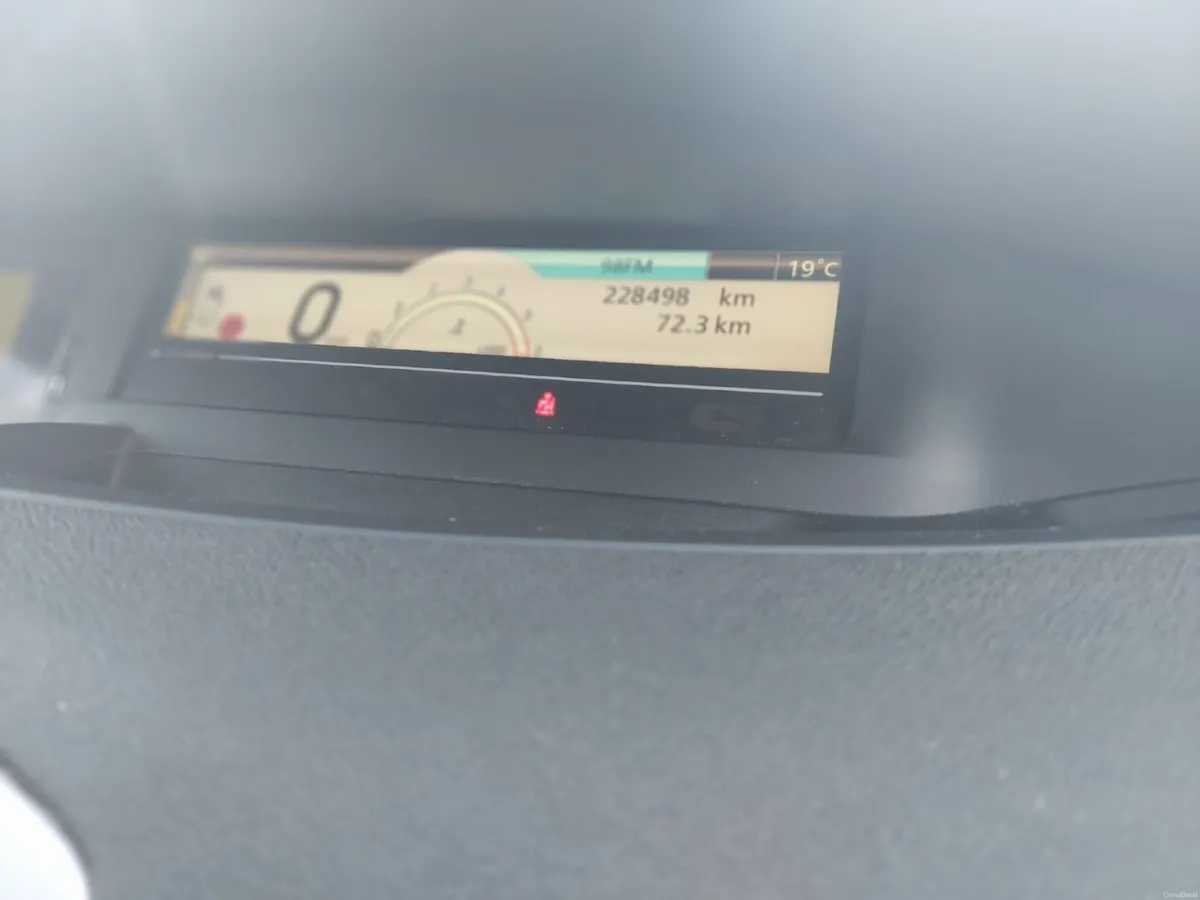 Renault Grand Scenic 2011 - Image 2
