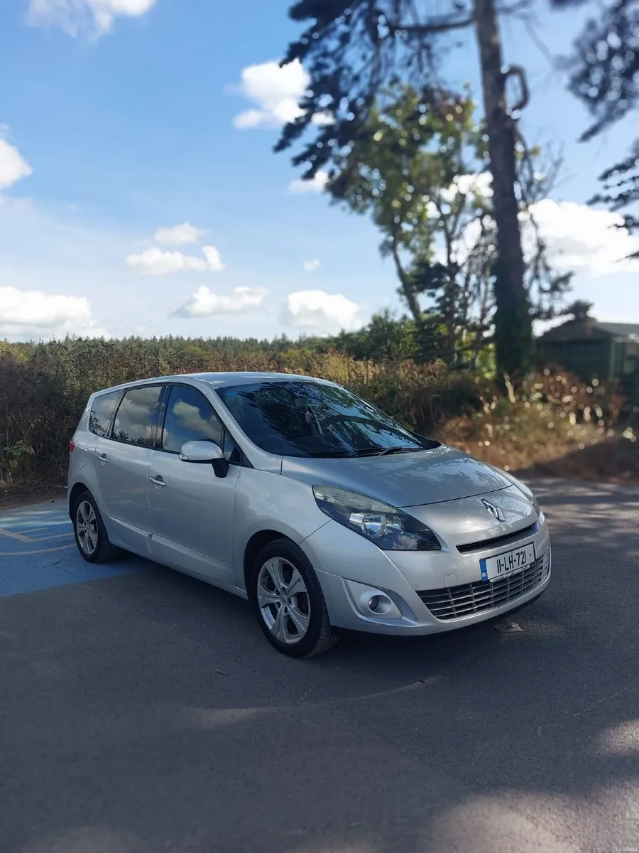 Renault Grand Scenic 2011 - Image 1