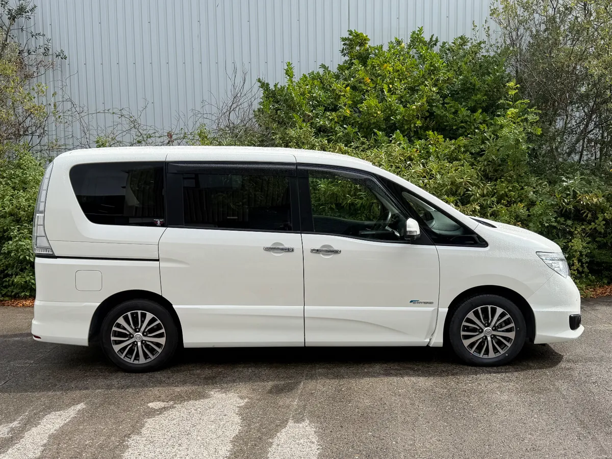Nissan Serena Hybrid 8 Seat Automatic Power door - Image 2