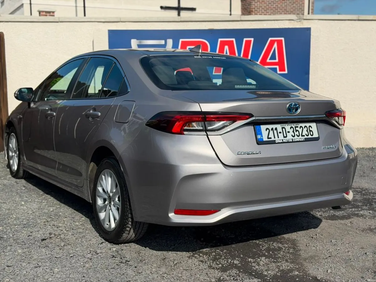 Toyota Corolla 1.8 Hybrid Luna Saloon - Image 5
