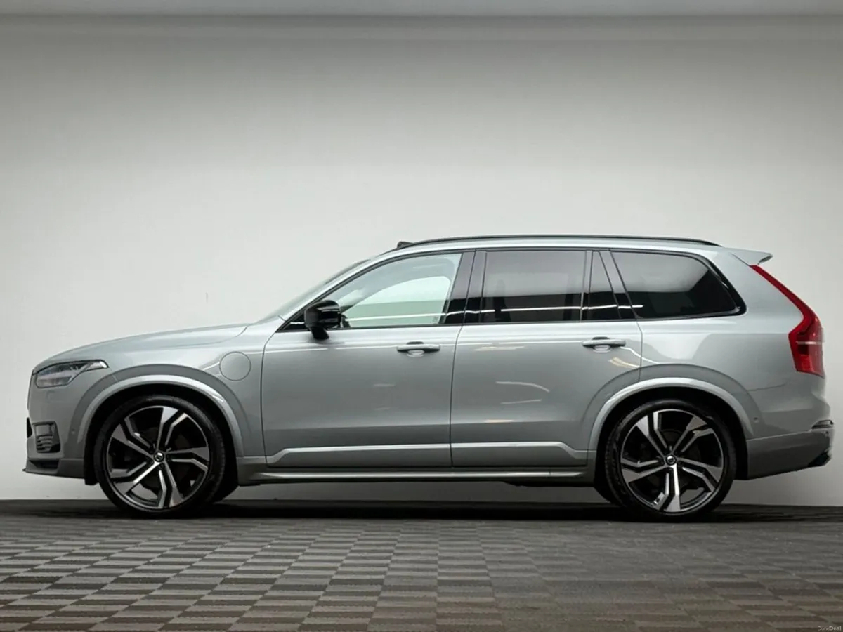 Volvo XC90 ULTIMATE DARK T8 2.0 RECHARGE AWD *7 SE - Image 4