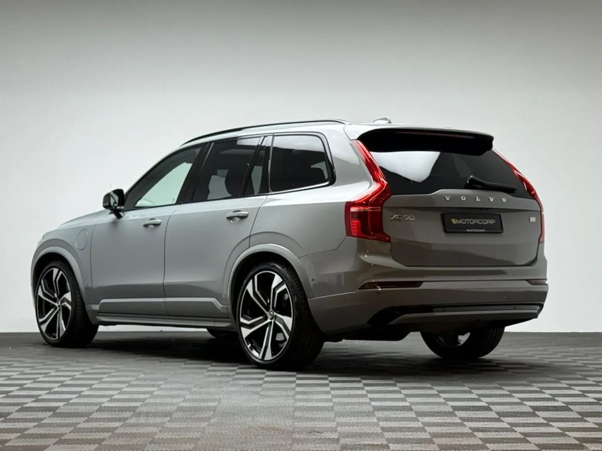 Volvo XC90 ULTIMATE DARK T8 2.0 RECHARGE AWD *7 SE - Image 5