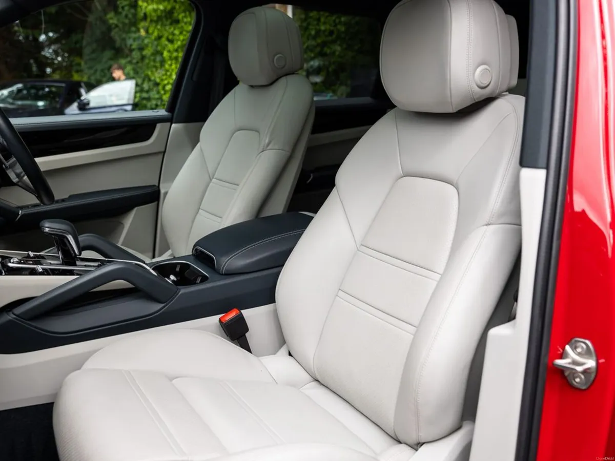 Porsche Cayenne 3.0 V6 E-Hybrid - Image 3