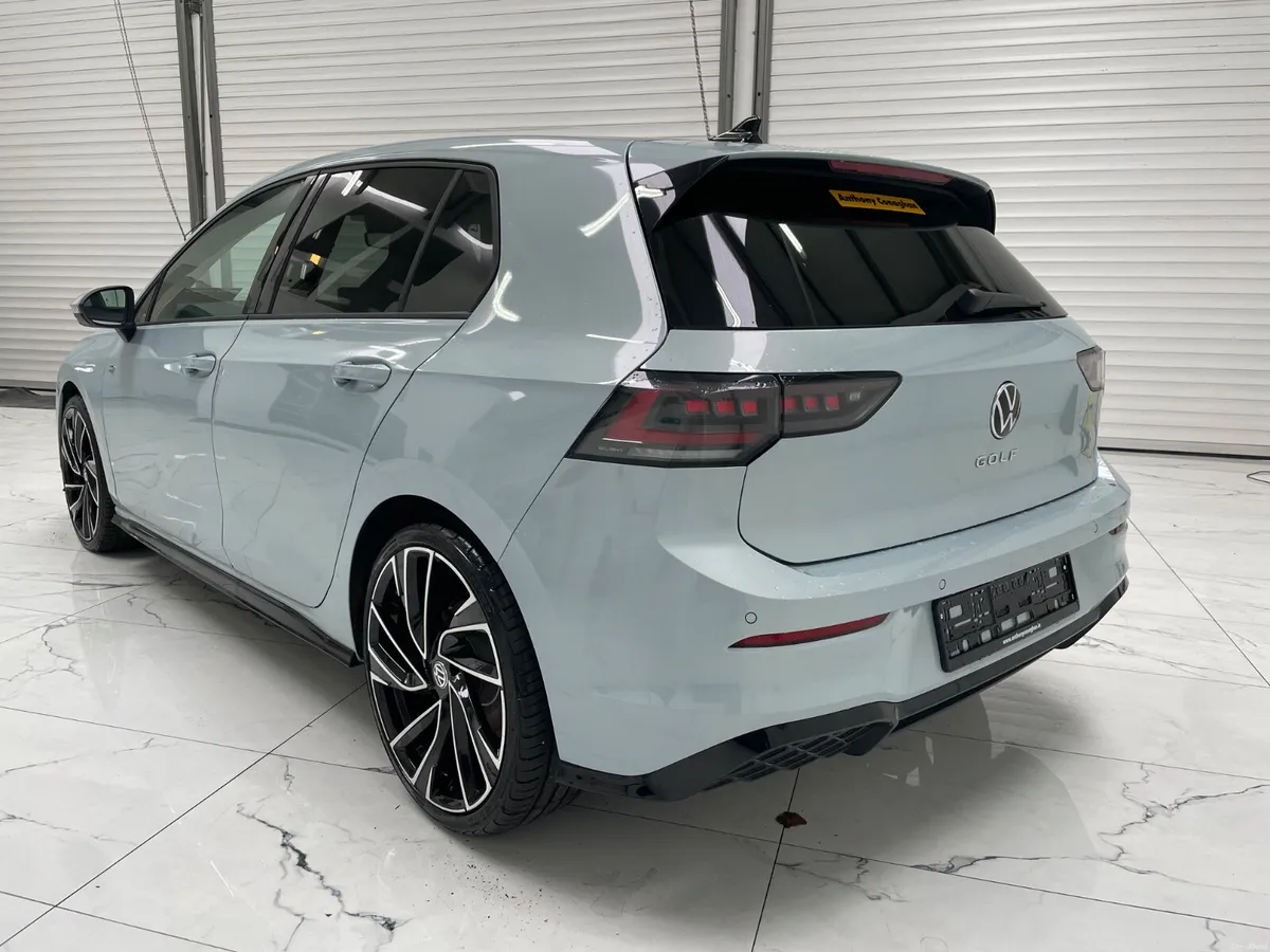2025 Volkswagen Golf R-Line - Image 5