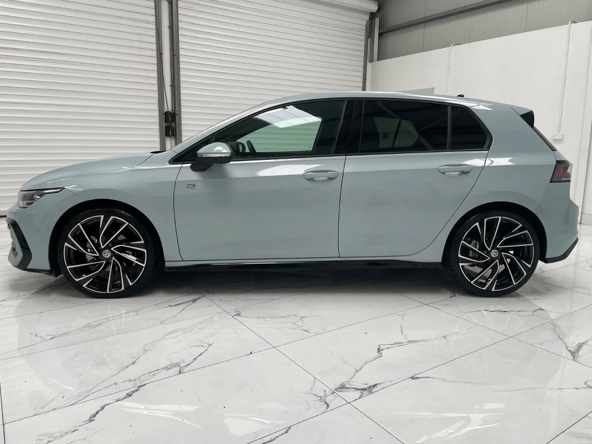 2025 Volkswagen Golf R-Line - Image 6