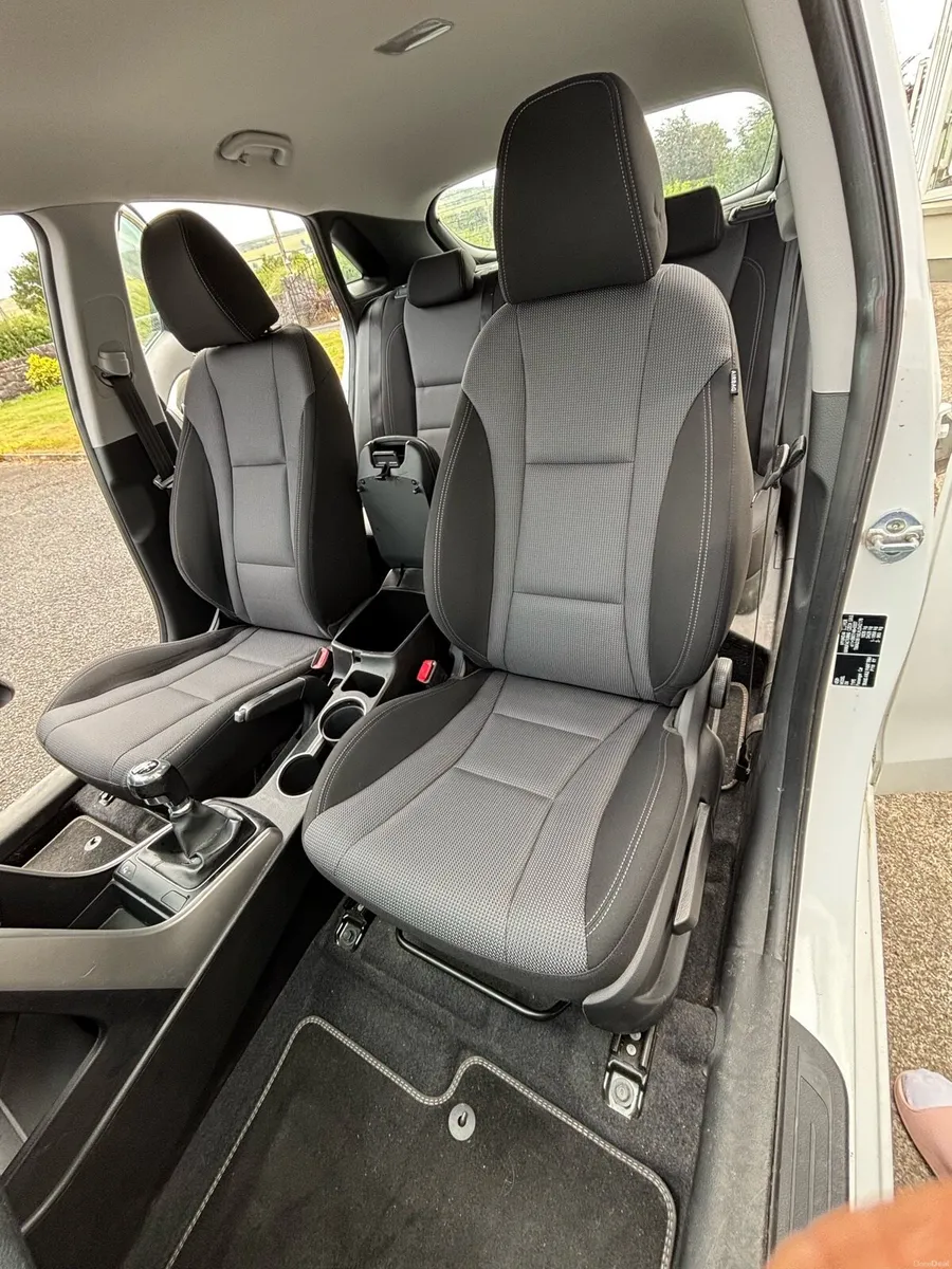 2016 Hyundai i30 (162) Deluxe 1.6 Diesel, CRDI5dr - Image 3
