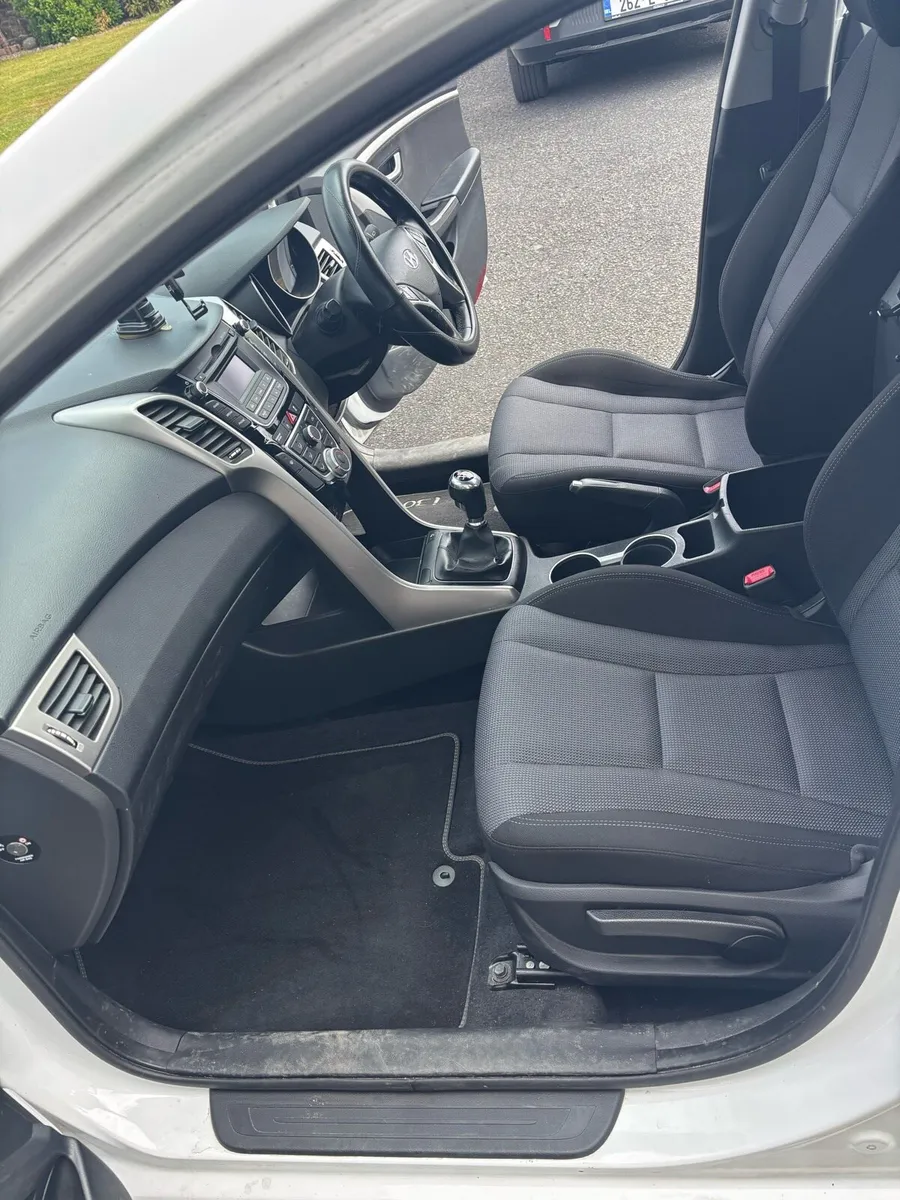2016 Hyundai i30 (162) Deluxe 1.6 Diesel, CRDI5dr - Image 5