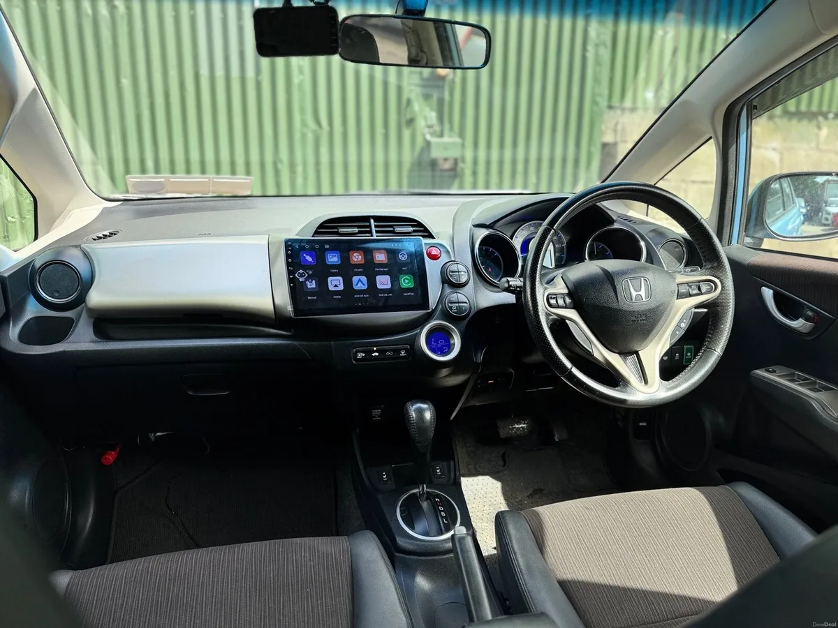 2013 HONDA FIT. LOW MILEAGE. NEW NCT. AUTO 1.3L - Image 4