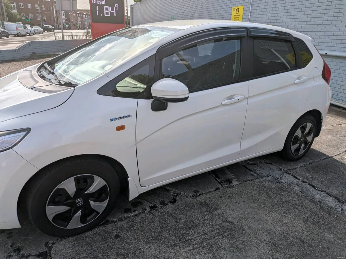 2016 Honda Fit Hybrid Automatic | NCT 28 | Carplay - Image 3