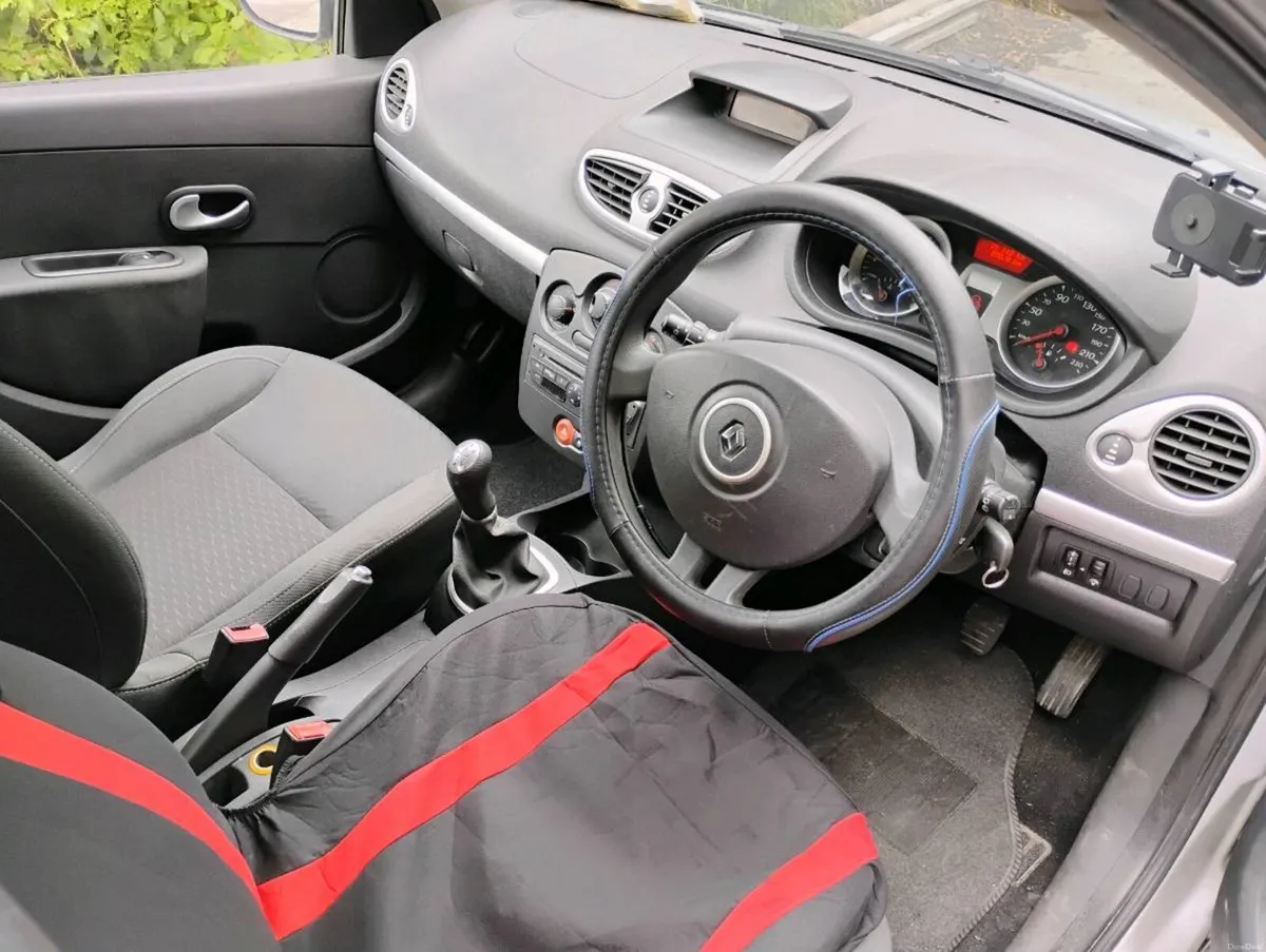 Renault Clio, new NCT, very low mileage - Image 5