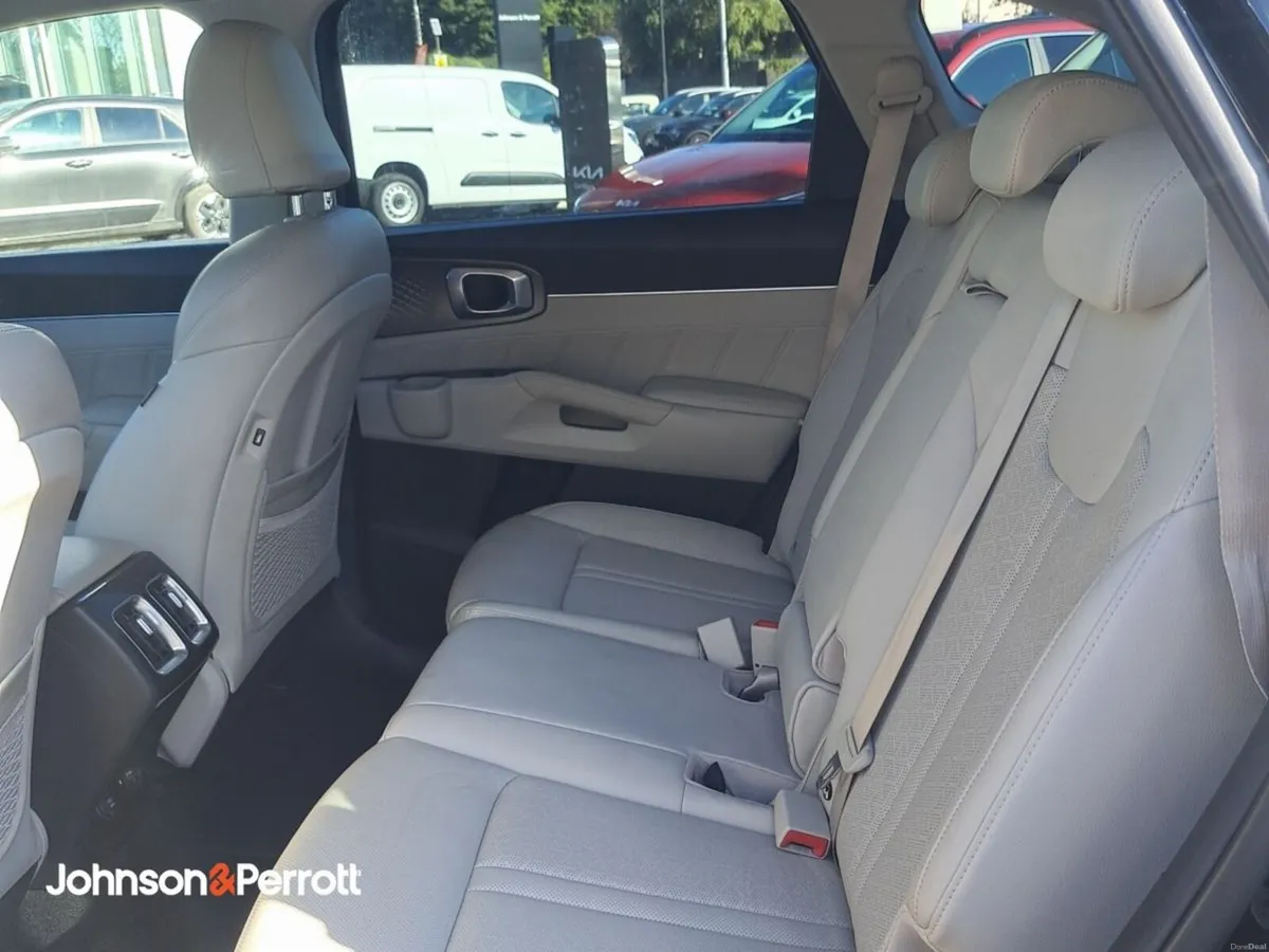 Kia Sorento 1.6 PHEV K3 4X4 7 seats - Image 5