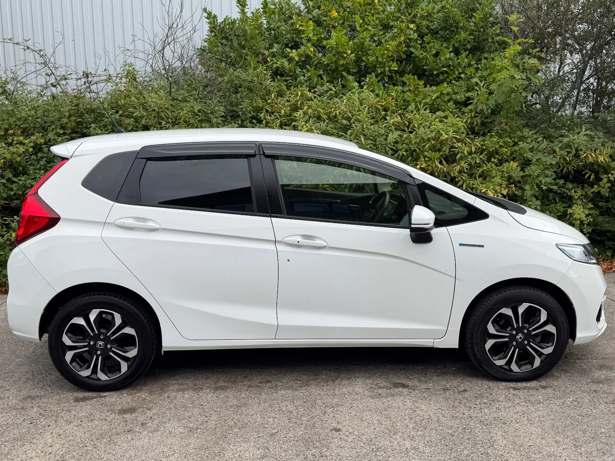 Honda Fit 1.5 Hybrid Auto Sport - Image 3