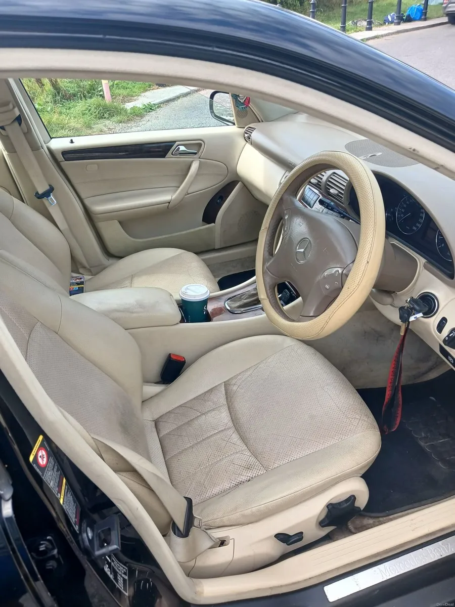Mercedes-Benz C-Class 2005 - Image 4