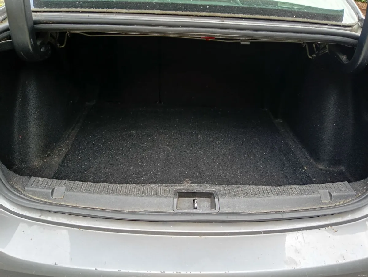 Renault Fluence 2011 - Image 4