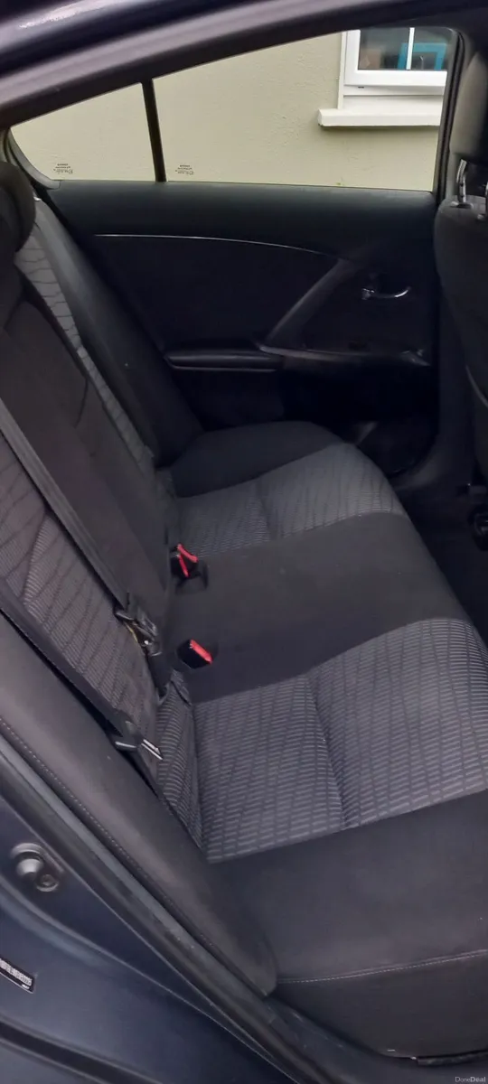 Toyota Avensis 2011 - Image 4