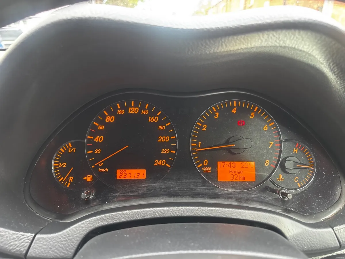 Toyota Avensis 2009 - Image 2