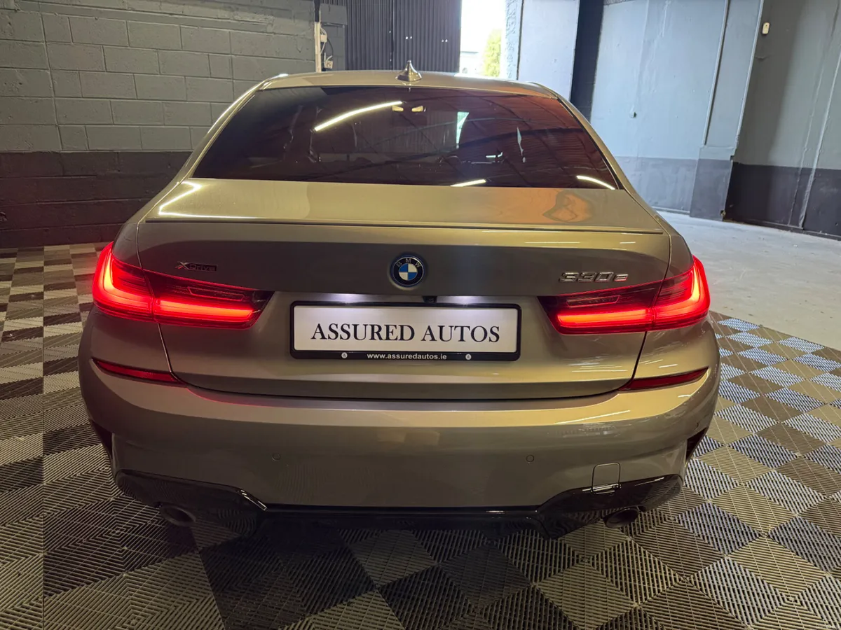 222 BMW 330E  X-Drive  M-Sport Pro Edition - Image 4