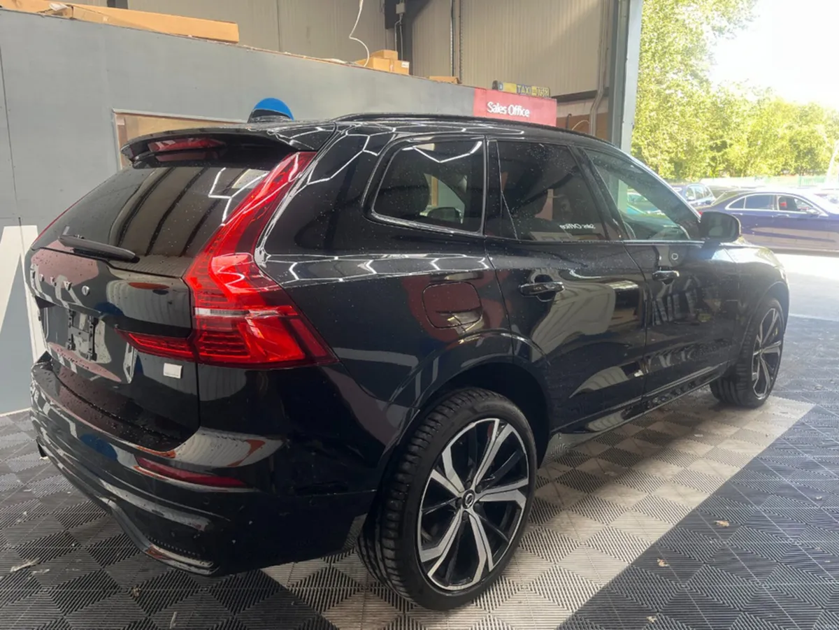 Volvo XC60 2023 VOLVO XC60 ULTIMATE T6 AWD PLUG-IN - Image 3