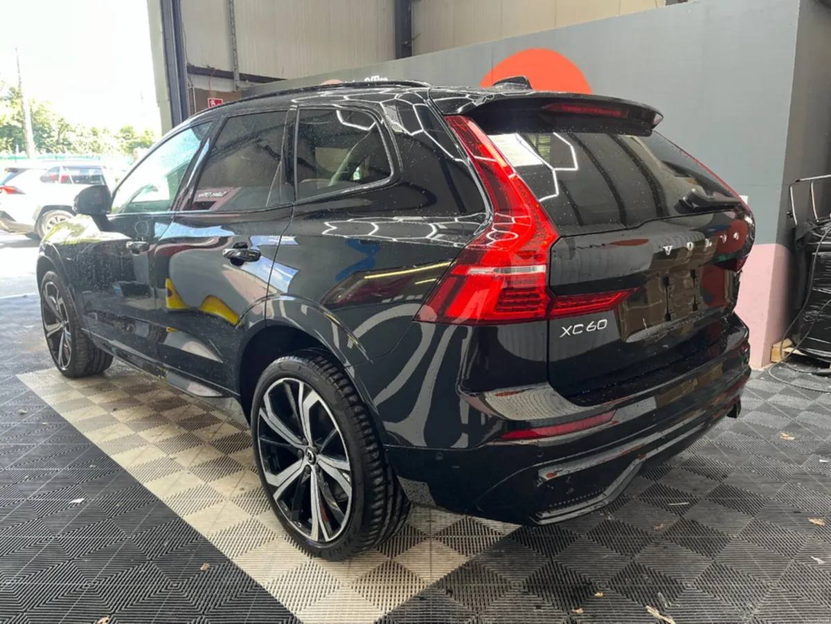 Volvo XC60 2023 VOLVO XC60 ULTIMATE T6 AWD PLUG-IN - Image 5