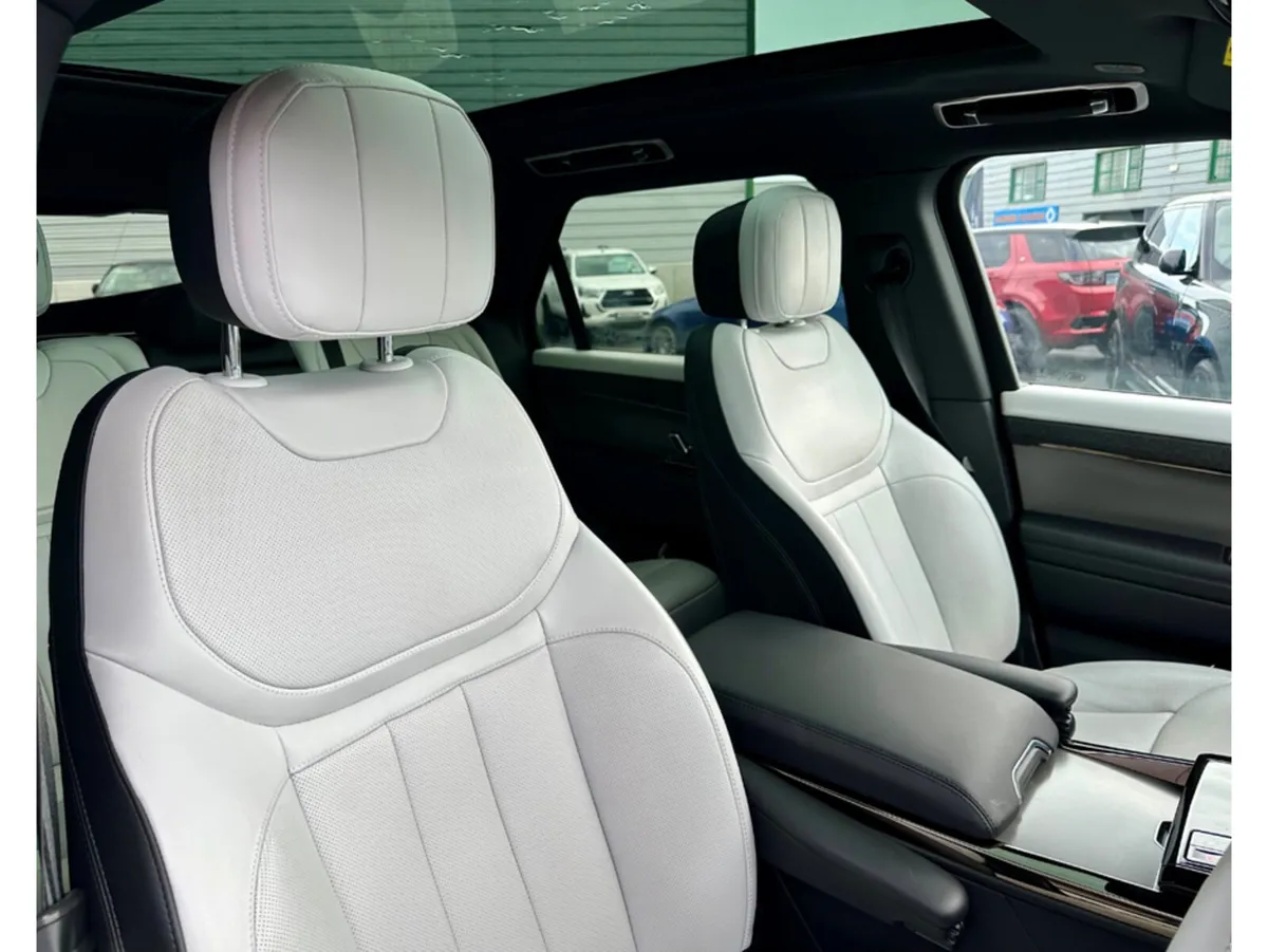 Land Rover Range Rover Sport ED PHEV EDITION - Image 6
