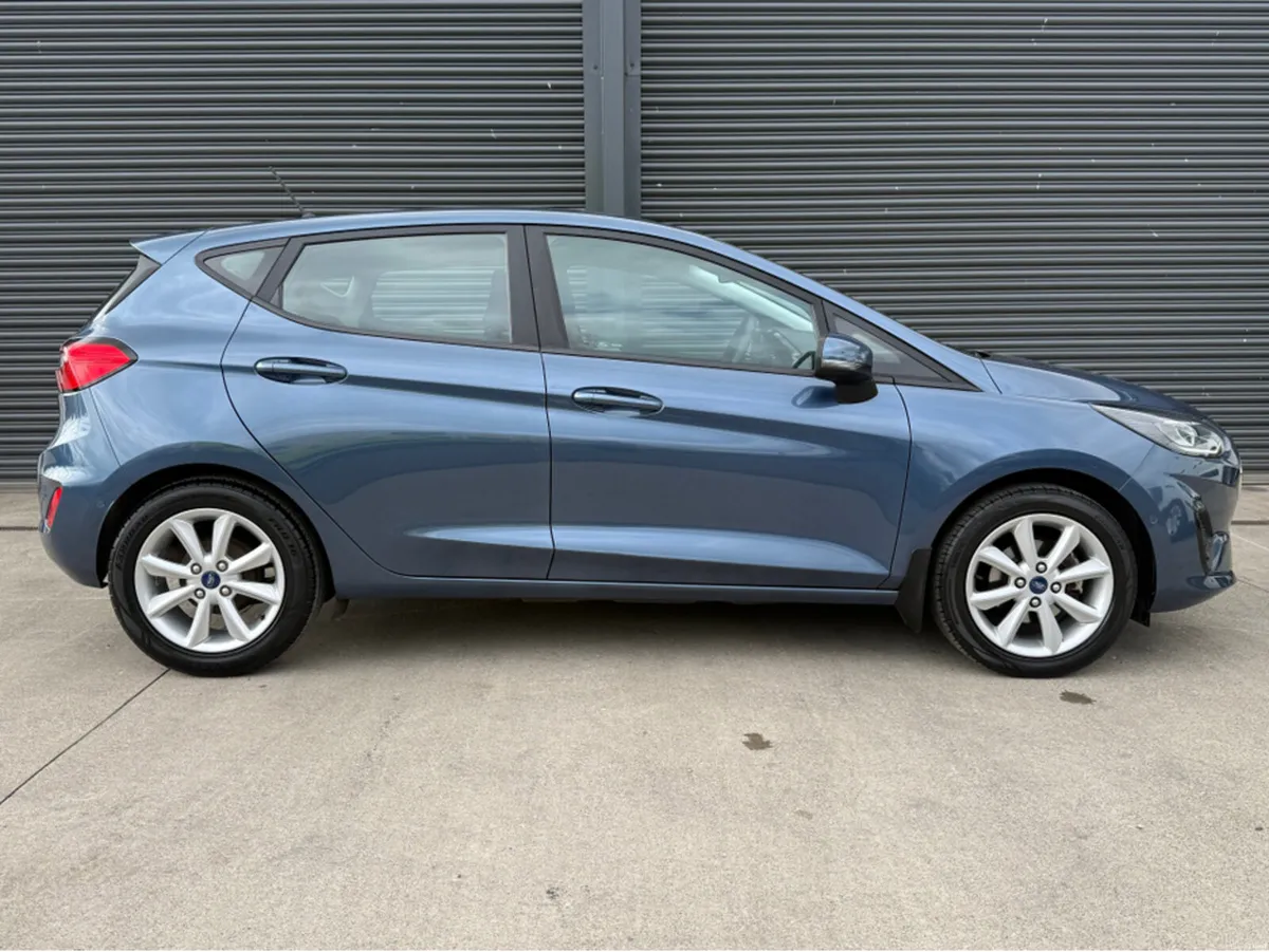 Ford Fiesta TREND CONNECTED 1.1L 75BHP  * REVERSE - Image 3