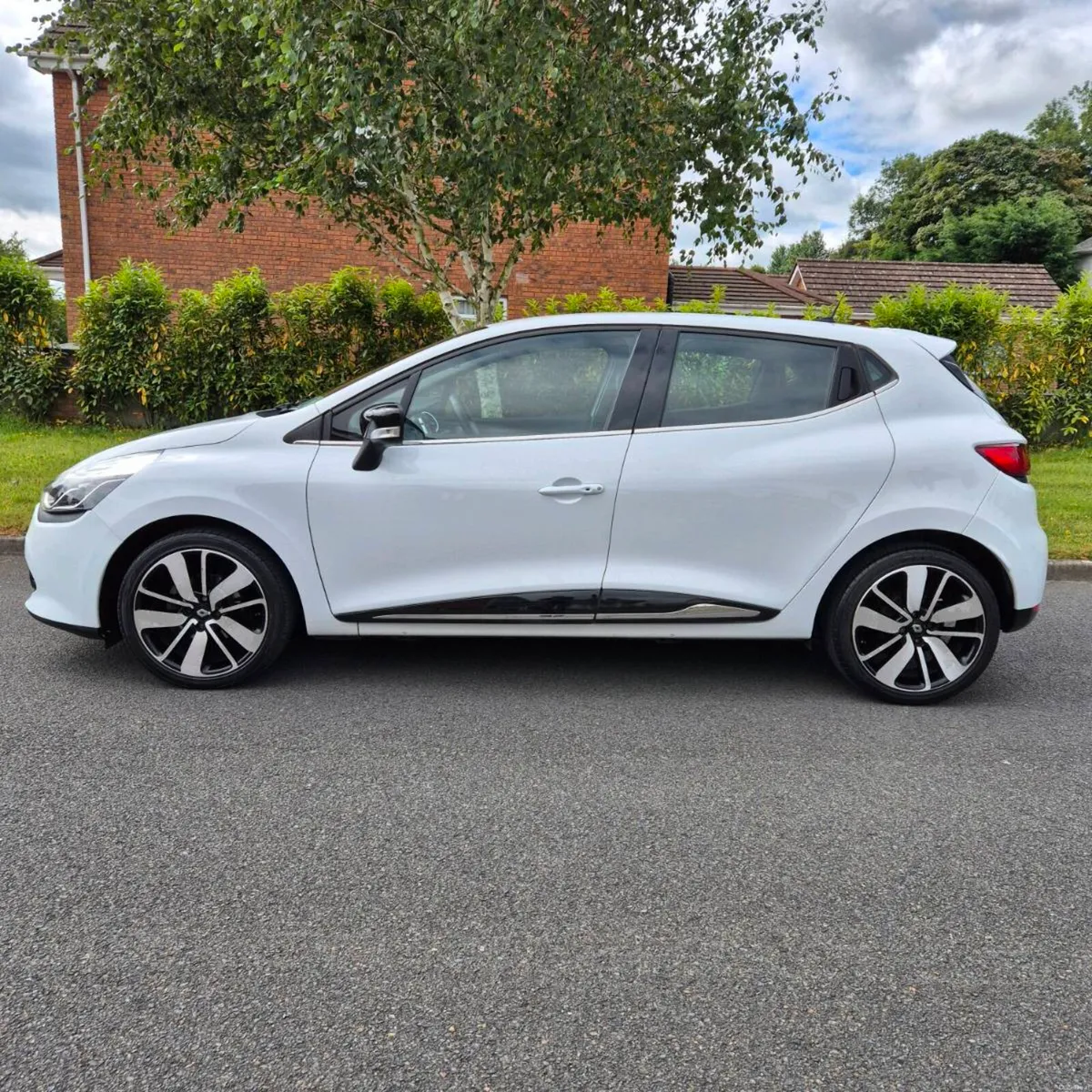 2014 Renault Clio 1.5 dCi Dynamique S MediaNav - Image 2