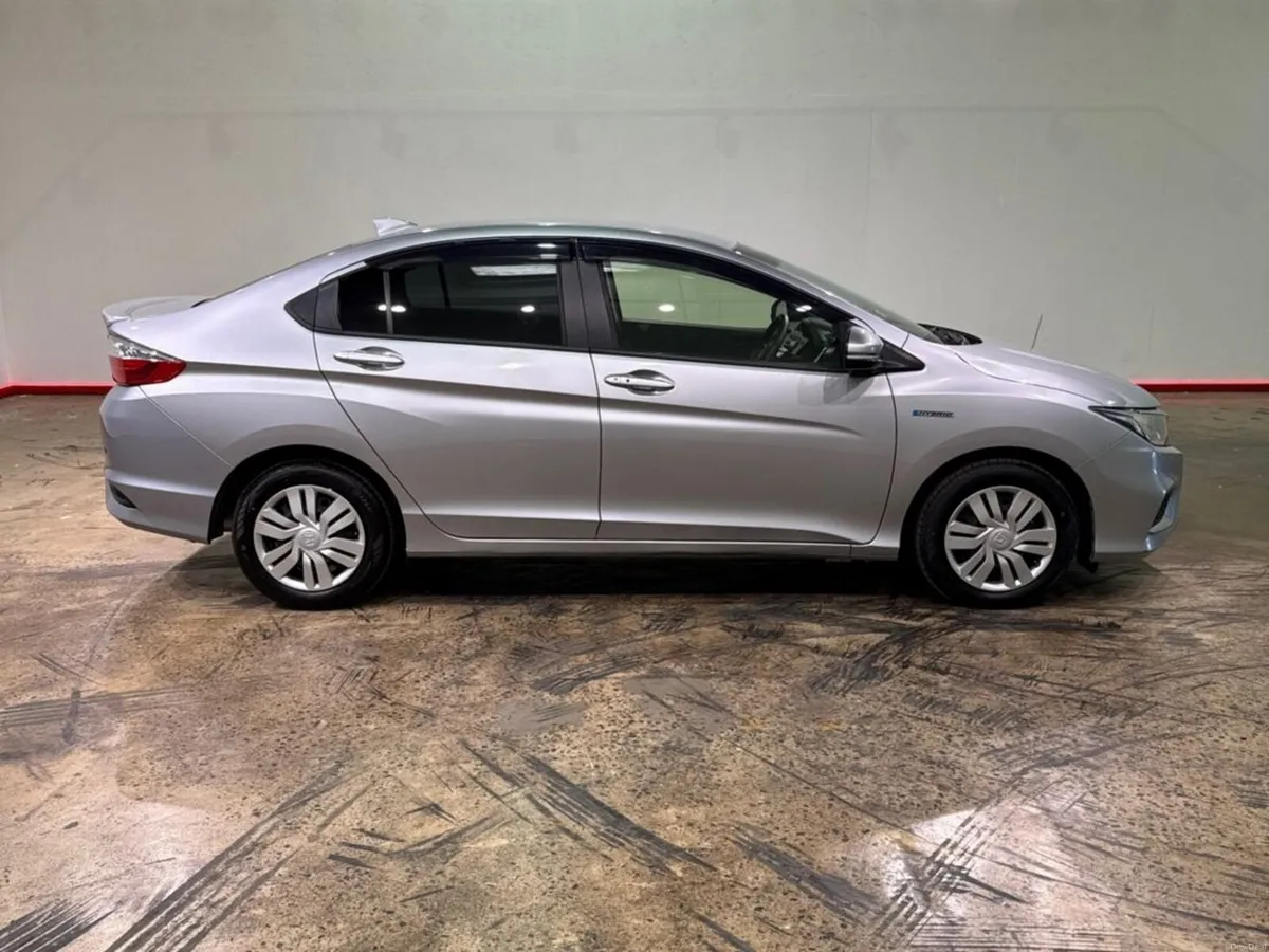 Honda Grace 1.5 HYBRID AUTOMATIC SALOON - PUSH BUT - Image 2