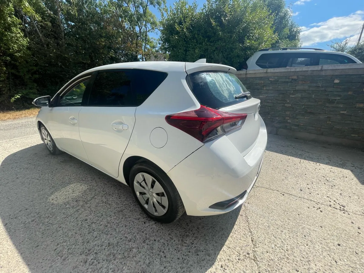 Toyota auris van - Image 4