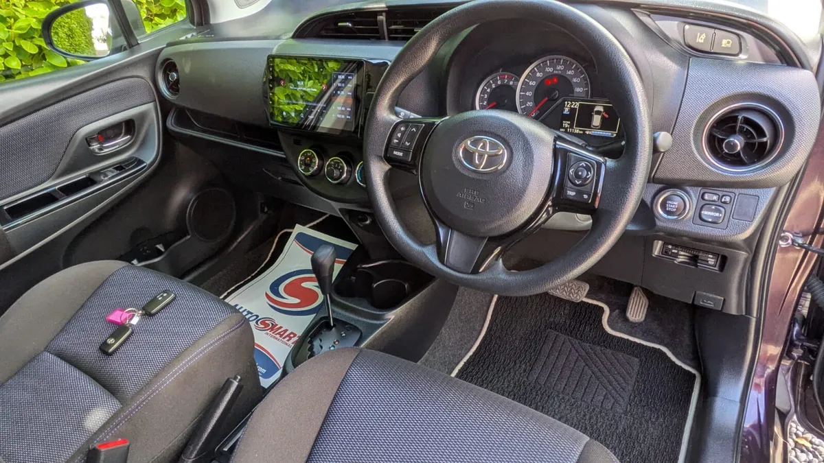 LOW MILEAGE HI SPEC TOYOTA YARIS 1.3 AUTO,2016 - Image 3