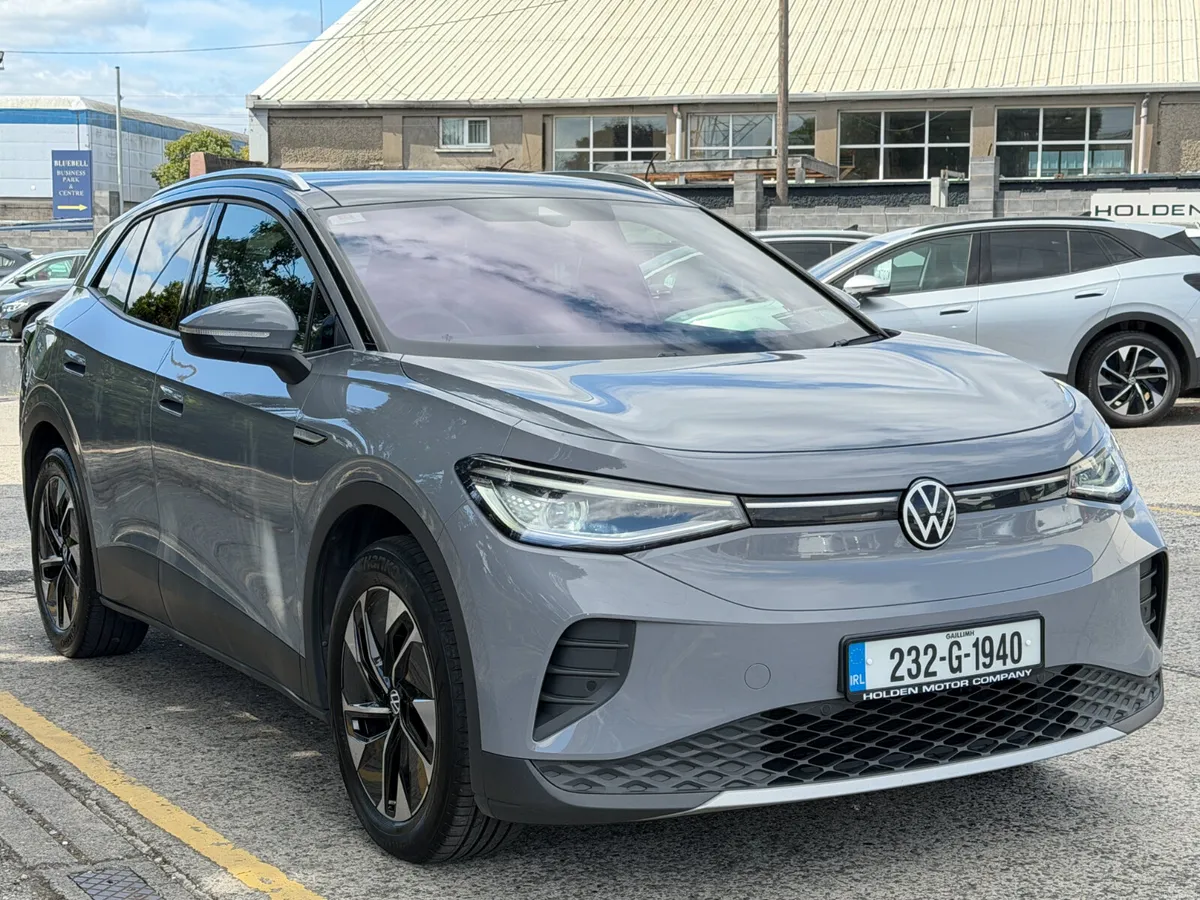 2023 Volkswagen ID.4 PURE. 52KWH. PAN ROOF - Image 5