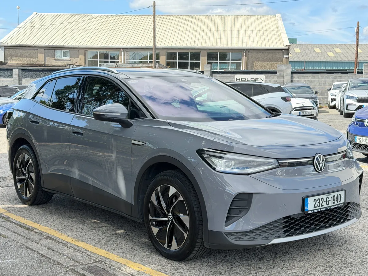 2023 Volkswagen ID.4 PURE. 52KWH. PAN ROOF - Image 6