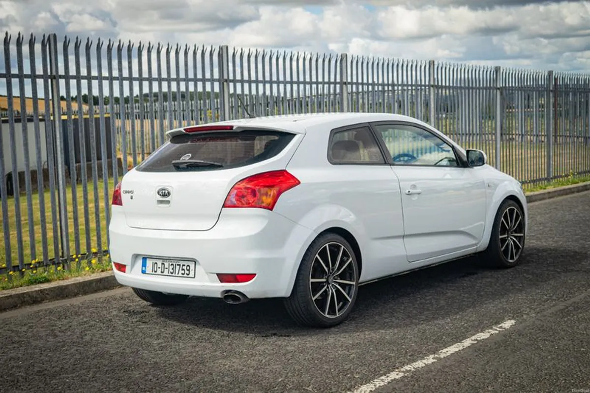 2010 Kia Pro Ceed - NCT & Tax 2027, 1.4 Petrol - Image 4