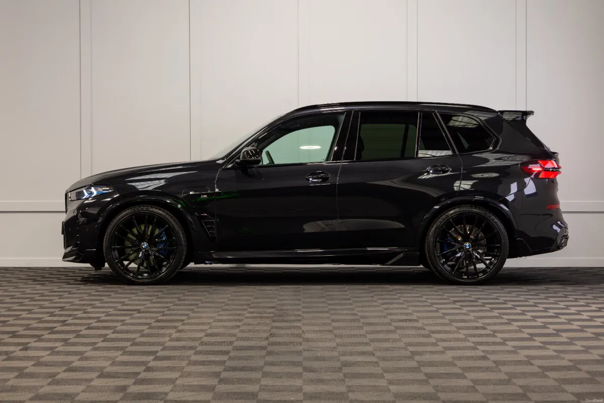 2025 BMW X5 X-Drive 50e M-Sport - Image 3