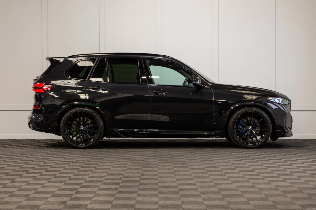 2025 BMW X5 X-Drive 50e M-Sport - Image 6