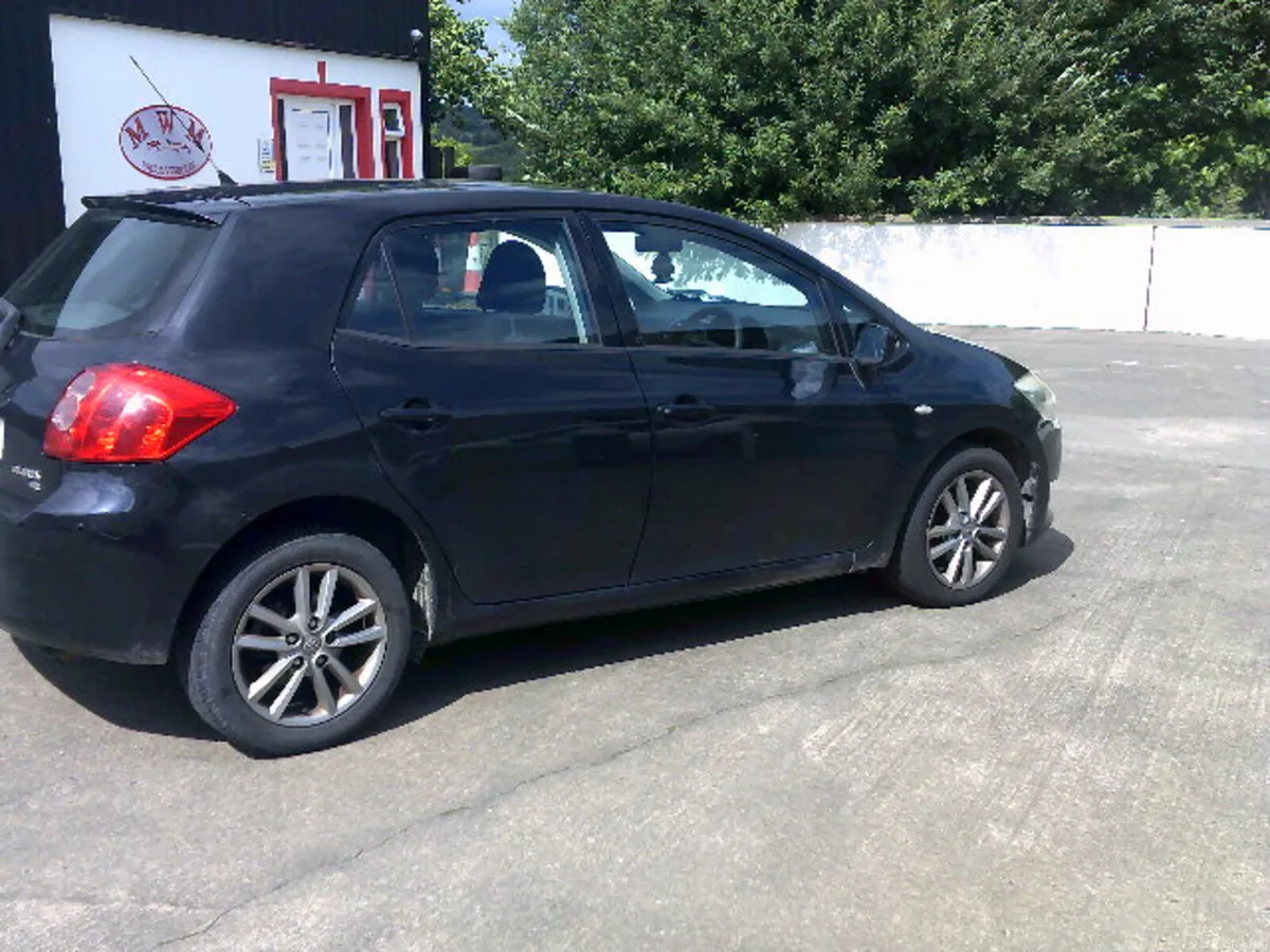 Toyota Auris 2010 - Image 4