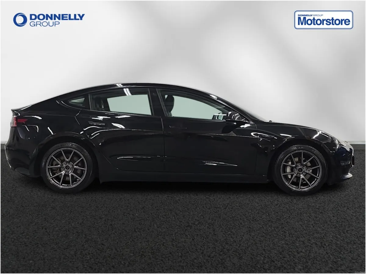Tesla Model 3 Saloon Long Range - Image 3