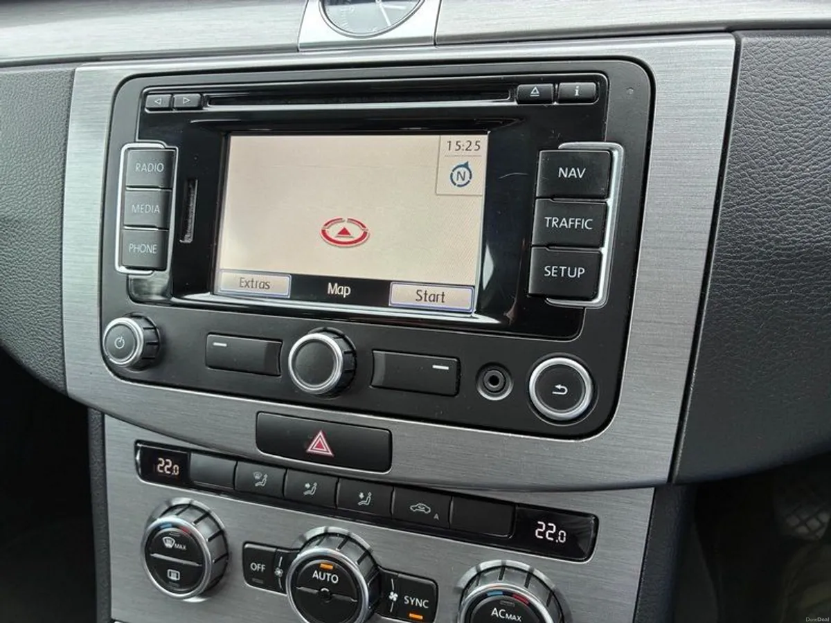 2012 Volkswagen Passat - Image 5