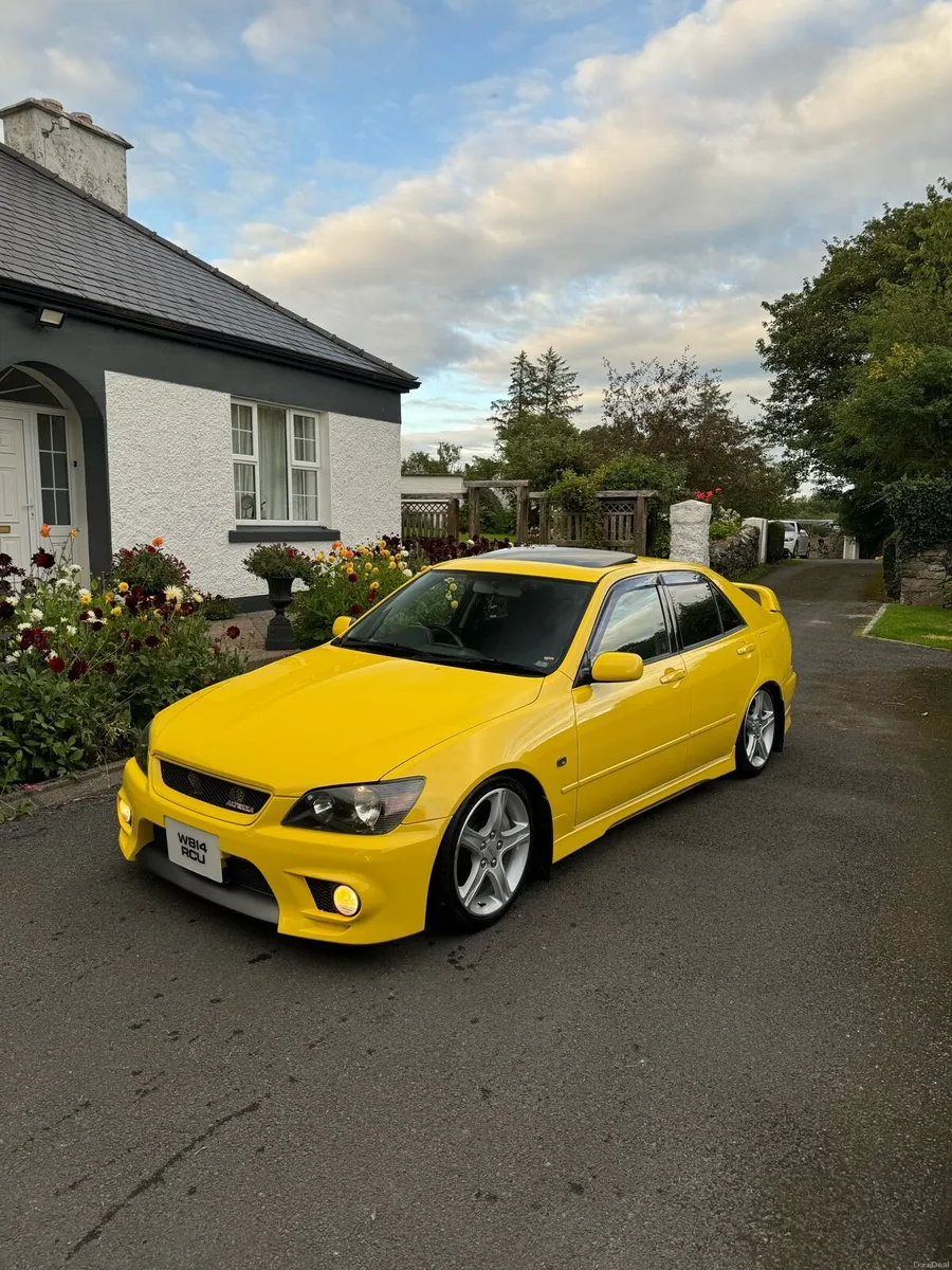 Toyota Altezza *GENUINE YELLOW SUNROOF* - Image 1