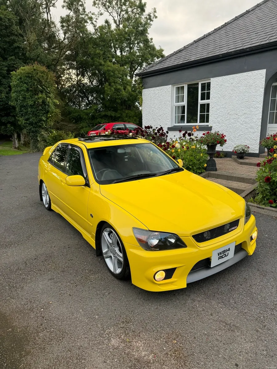 Toyota Altezza *GENUINE YELLOW SUNROOF* - Image 3