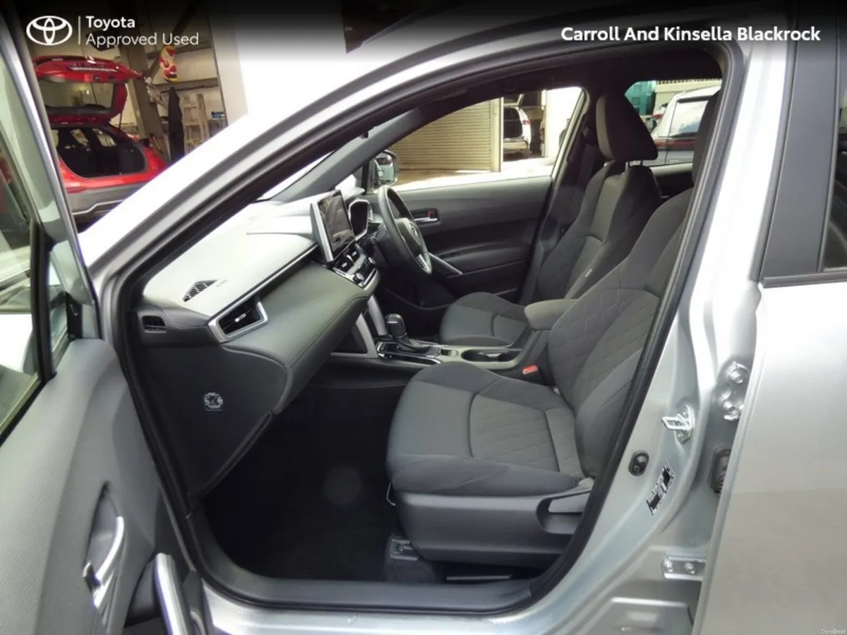 Toyota Corolla Cross Hybrid Sport - Image 6