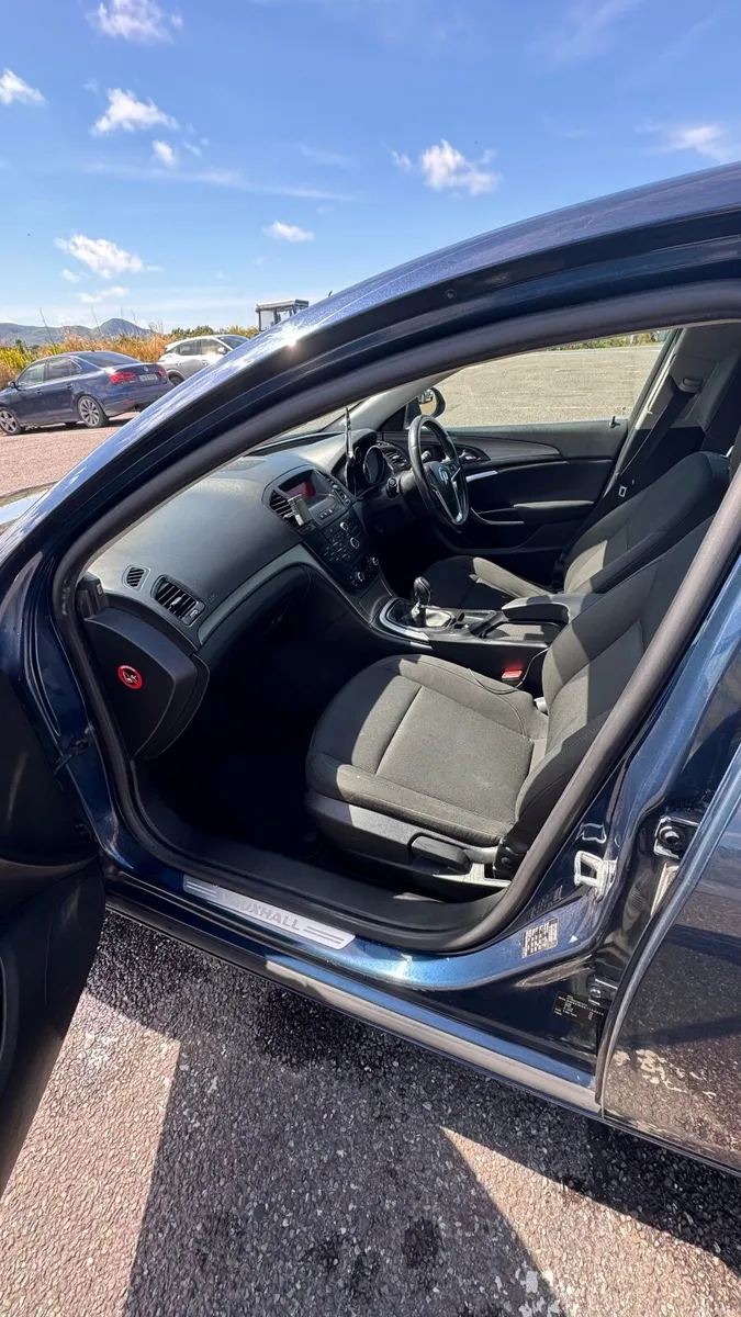 Vauxhall Insignia 2011 - Image 3
