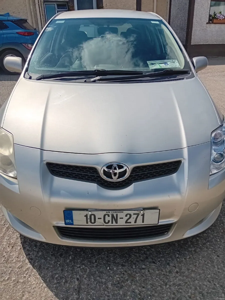Toyota Auris 2010 - Image 2