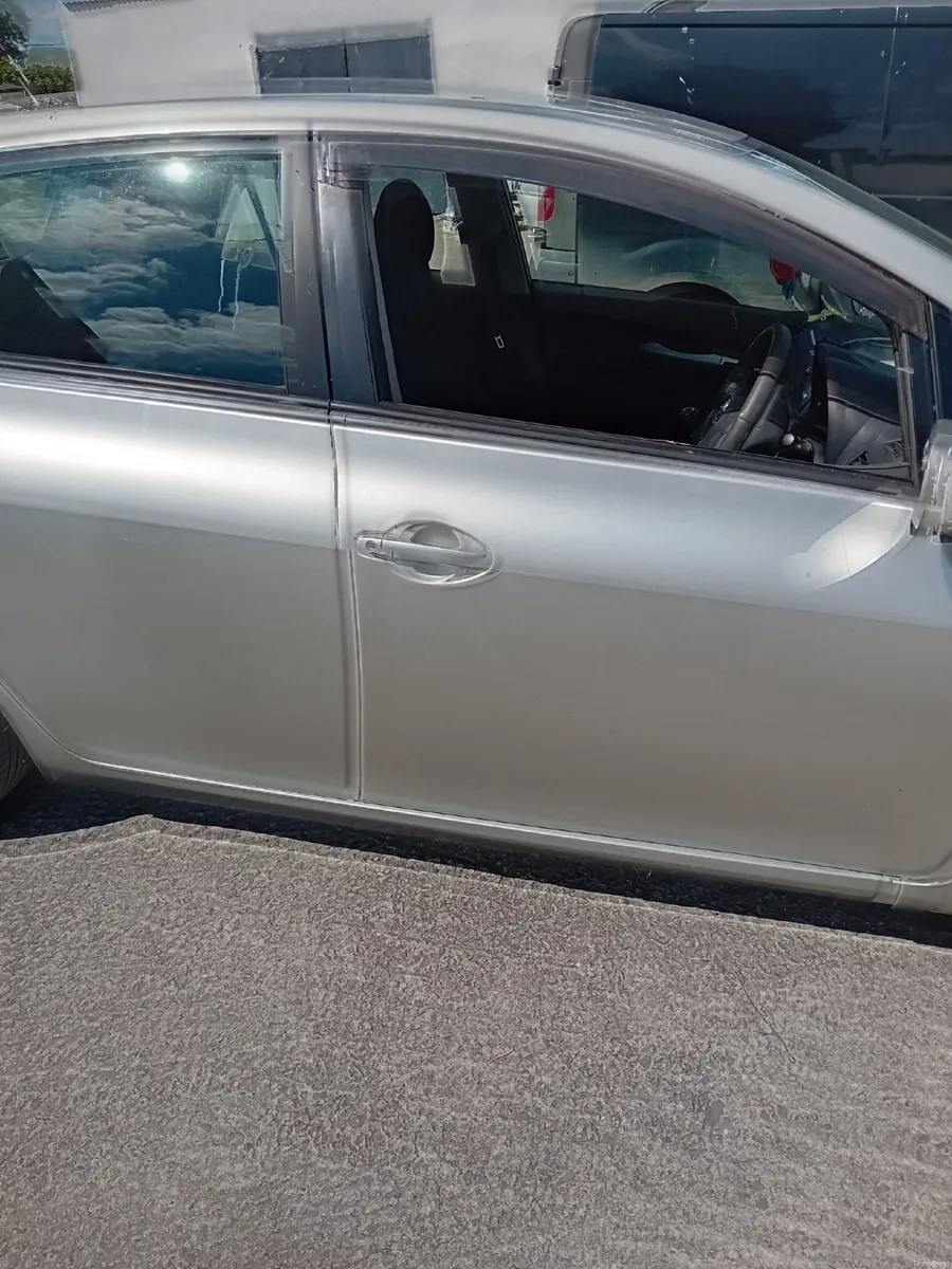 Toyota Auris 2010 - Image 4