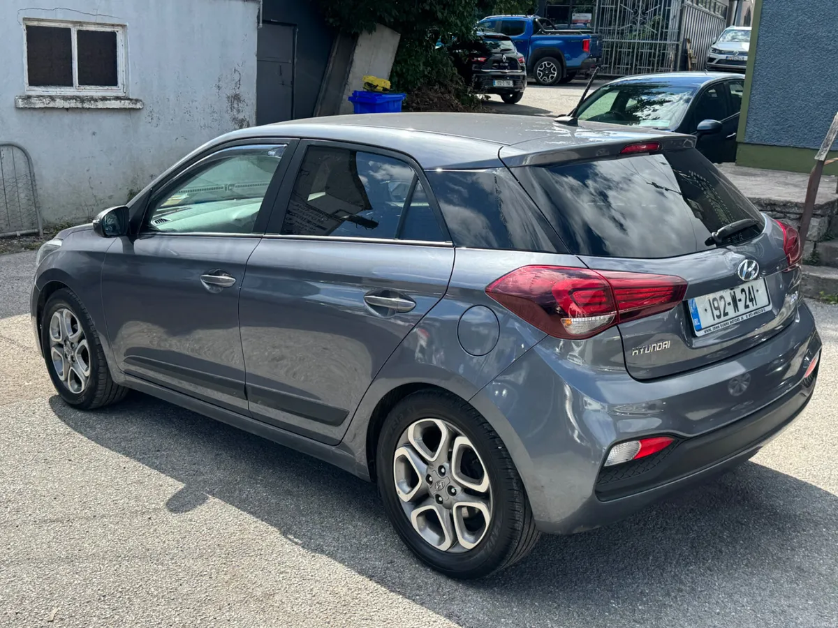 Hyundai i20 Deluxe lovely car - Image 6