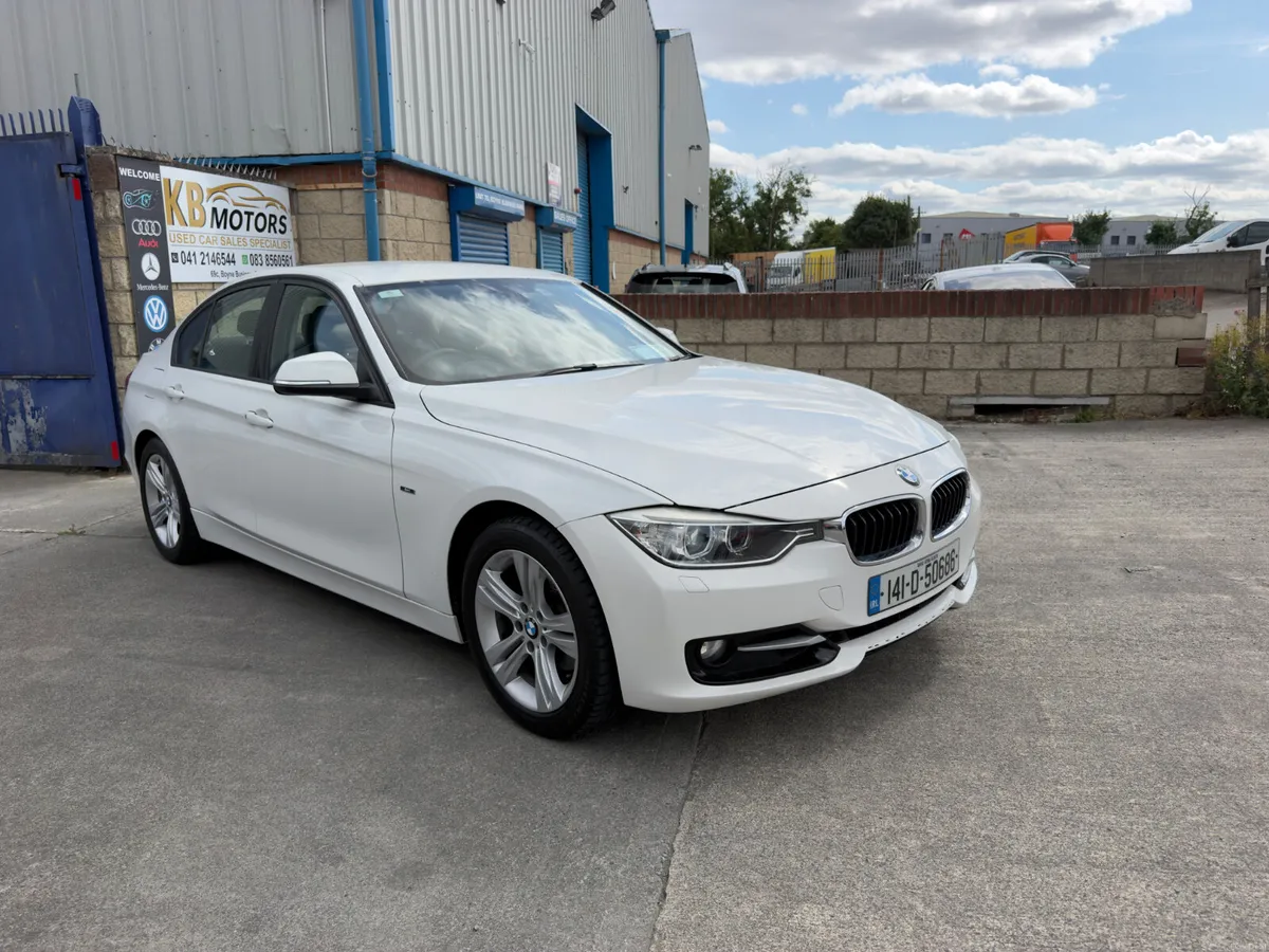 BMW 320i  2014 SPORTS - Image 3