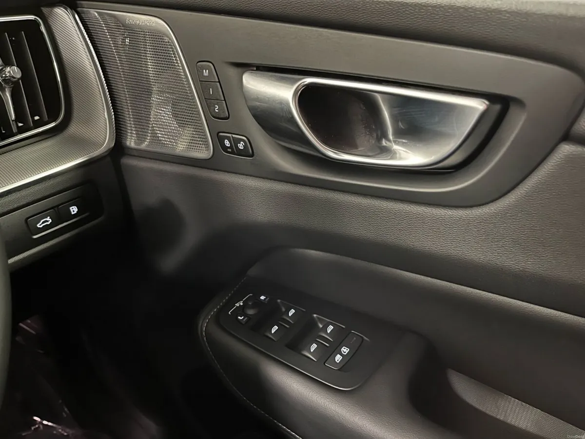 Volvo XC60 T8 Recharge Ultra Black Edition 455BHP - Image 4