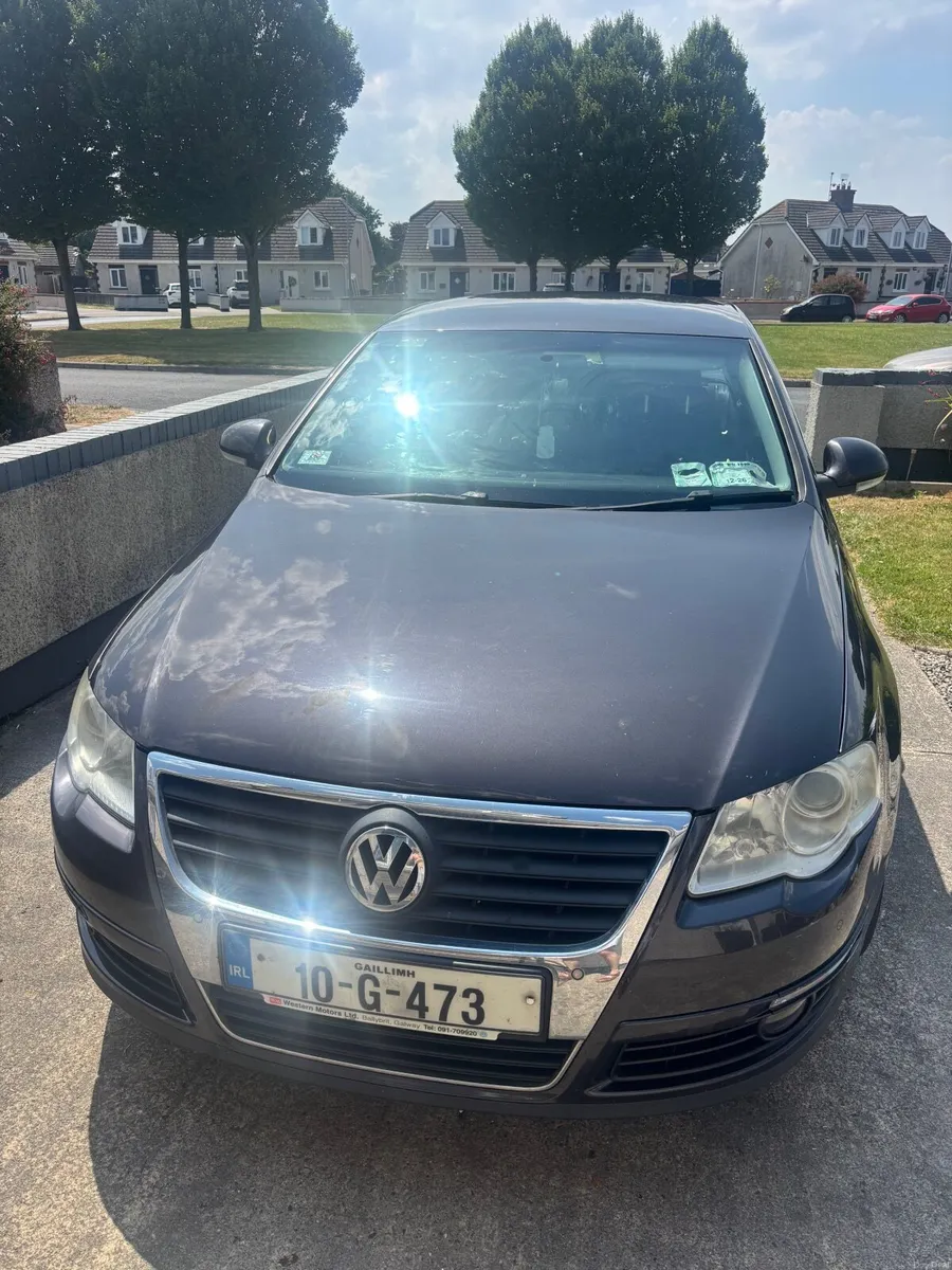 Volkswagen Passat 2010 - Image 2