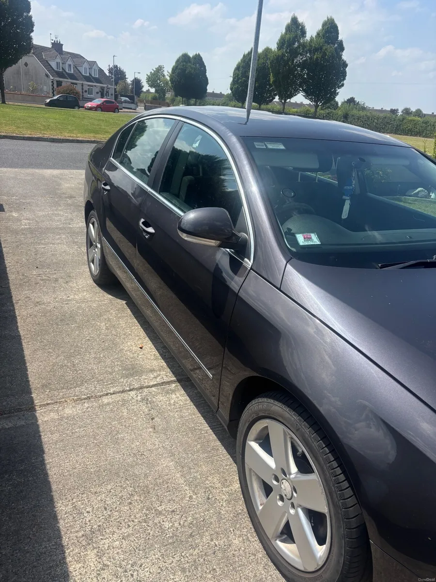 Volkswagen Passat 2010 - Image 3